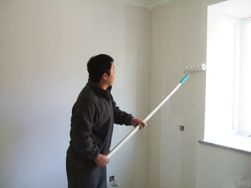 怎樣刷乳膠漆更簡單 刷乳膠漆應(yīng)該注意什么