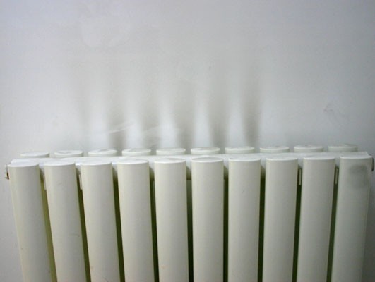 暖氣片熏黑墻的原因 ，暖氣片熏黑墻怎么辦