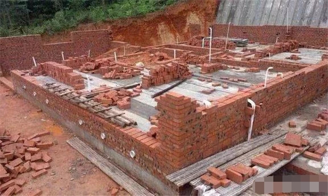 農(nóng)村自建房一平米成本多少 農(nóng)村建房子請工人一天多少錢